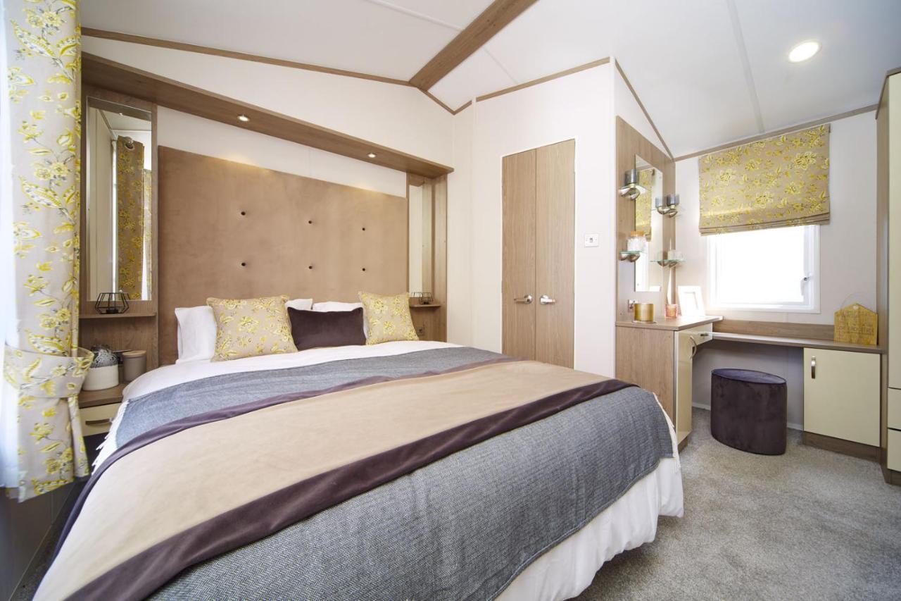 Lavender Lodge เซาธ์เซอร์นีย์ ภายนอก รูปภาพ